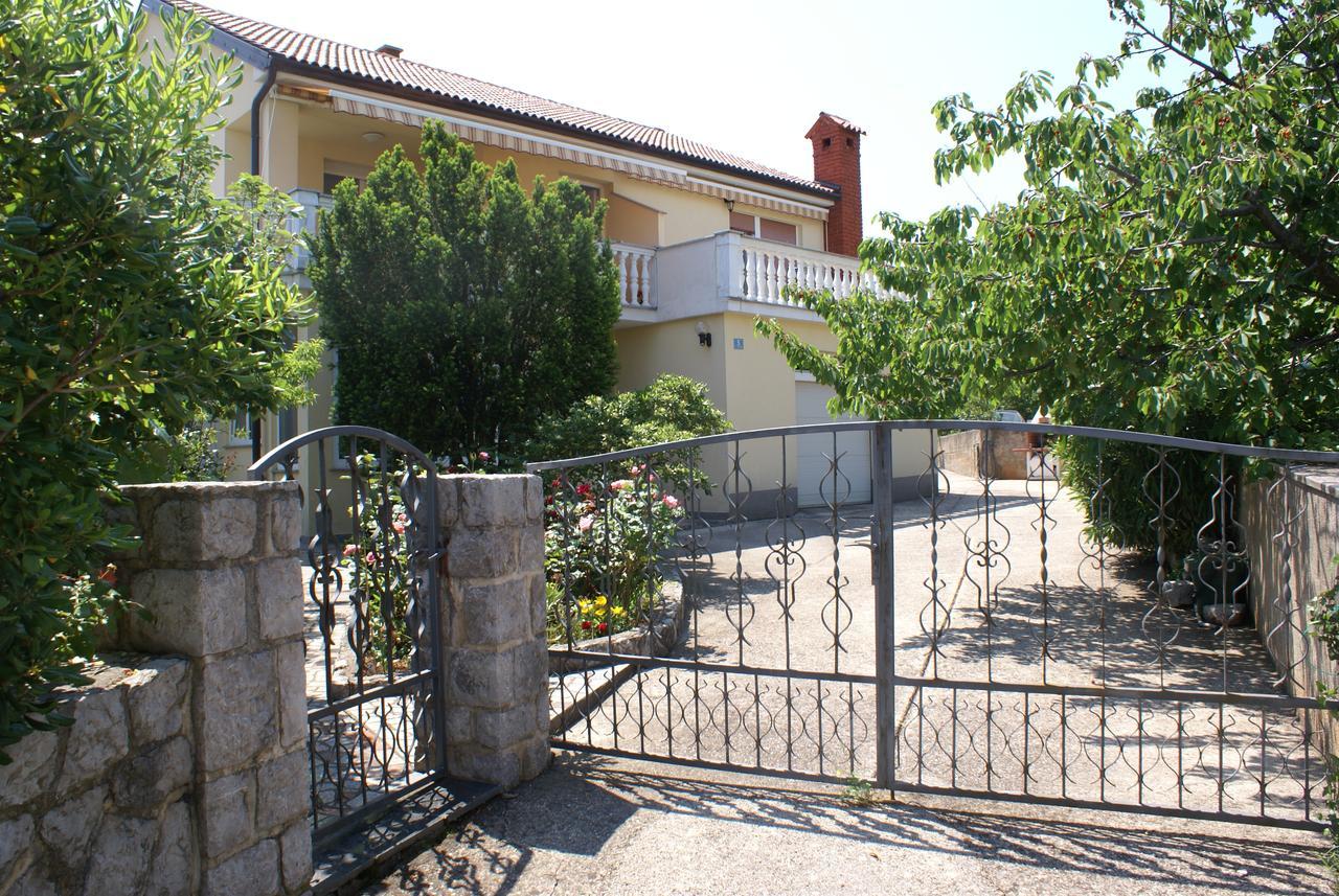 Apartments Nikola Krk Town Exterior photo