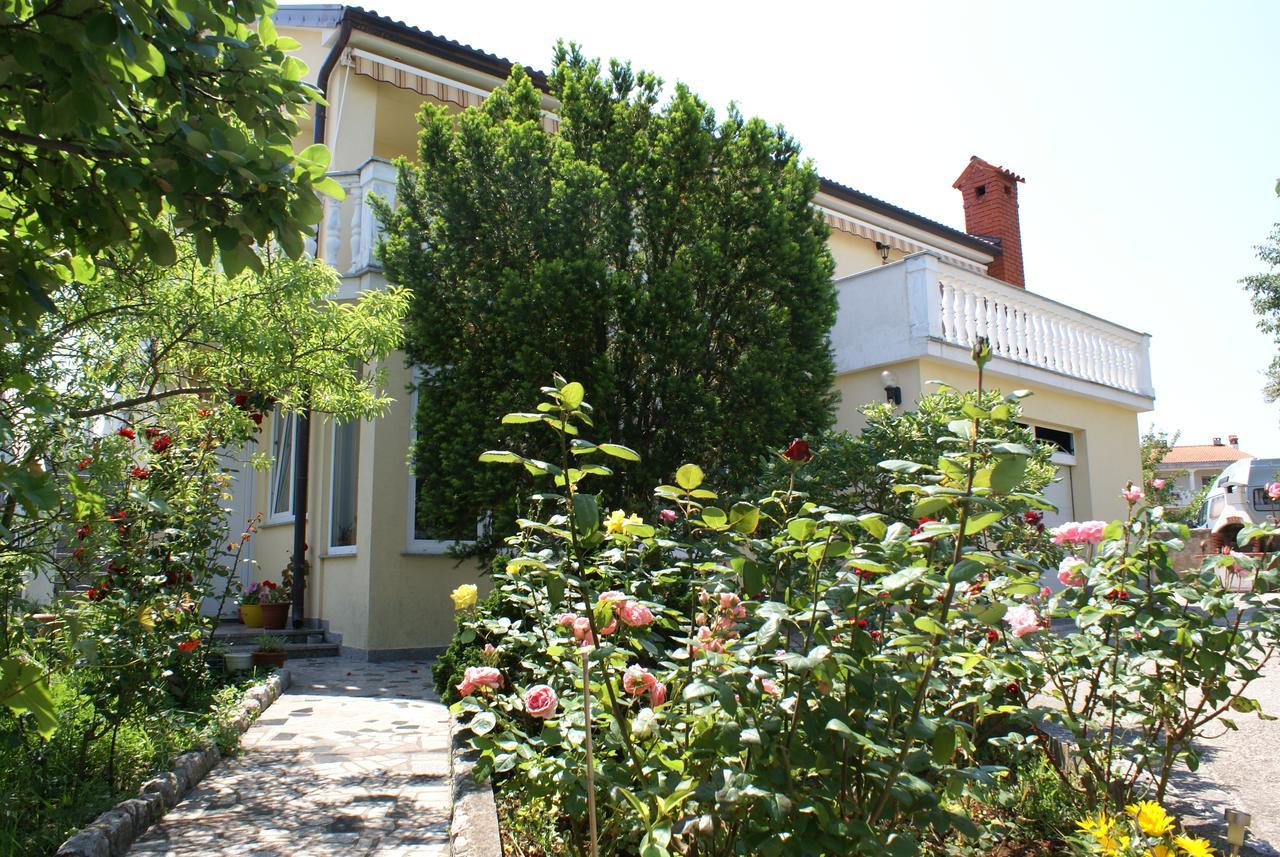 Apartments Nikola Krk Town Exterior photo